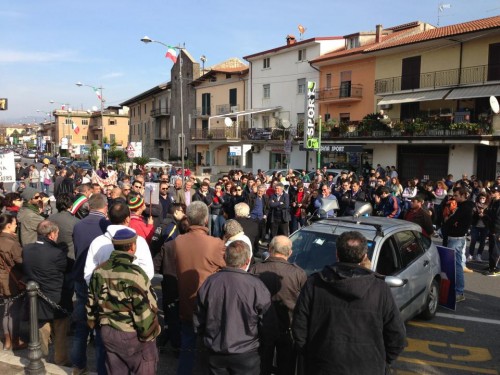 In 1000 in strada per dire No alla Turbogas di Presenzano. Intanto è stato occupato il liceo “Amaldi”