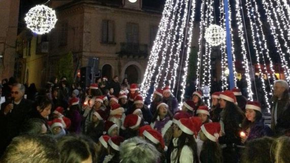 Grande la partecipazione all’inaugurazione dell’albero natalizio di piazza Umberto I