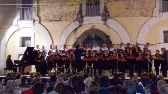 Grande successo per il concerto del “Coro polifonico” di Pignataro e della polifonica “Resonare Fibris” di Caserta