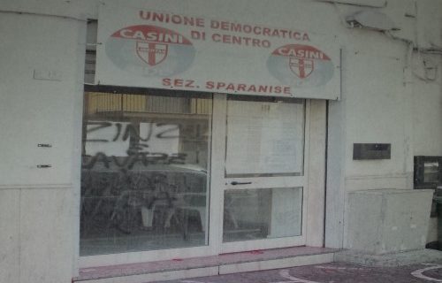 Scritte sulla vetrata della sezione dell’Udc, i centristi sparanisani: “Non siamo gli amici di Iavazzi”