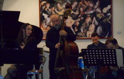 Riesce l’esperimento della Modern Art Group di portare il jazz e la musica leggera nel tempio della lirica