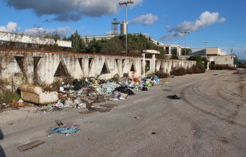 Prima l’Italia di nuovo all’attacco: ancora discariche a cielo aperto e l’Amministrazione dorme