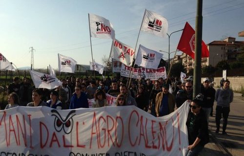 Centinaia di manifestanti hanno raggiunto l’area ex Pozzi per dire No alla centrale e Si alle bonifiche