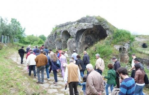 Dopo il successo della visita guidata di Cales del 27, appuntamento al 1° Maggio con il “pic nic archeologico”‏