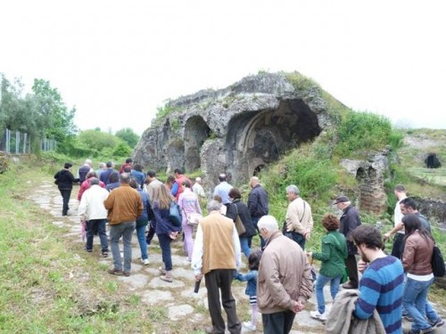 Dopo il successo della visita guidata di Cales del 27, appuntamento al 1° Maggio con il “pic nic archeologico”‏