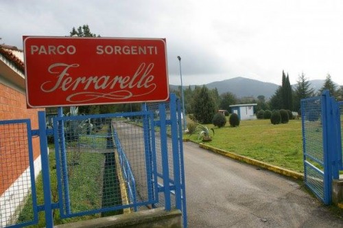 Allarme arsenico nell’acqua Ferrarelle, l’azienda si difende: ‘Valore nella norma’