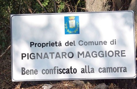 Beni confiscati alla camorra: l’agronomo della cooperativa “Le terre di don Peppe Diana – Libera Terra” non rispondeva neanche più alle telefonate dei vigili urbani, ma dopo il nostro articolo ha fatto in 5 giorni quello che non aveva fatto in oltre 5 mesi