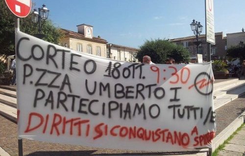 In vista della manifestazione del 18 ottobre, gli operai della Nuroll questa mattina erano in piazza Umberto I a Pignataro per sensibilizzare i cittadini sulla loro vertenza