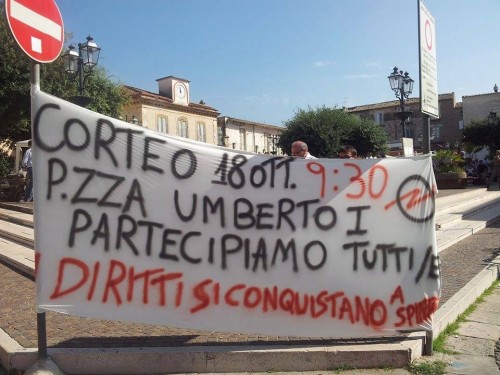 In vista della manifestazione del 18 ottobre, gli operai della Nuroll questa mattina erano in piazza Umberto I a Pignataro per sensibilizzare i cittadini sulla loro vertenza