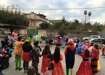 Carnevale caleno: festa in maschera con le associazioni per le strade del centro cittadino