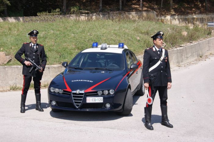 Appicca il fuoco all’autovettura di una donna, fermato dai Carabinieri un 36enne