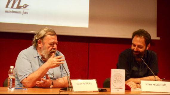 “Non c’è gusto”: Gianni Mura e Neri Marcorè al salone del libro per presentare la “guida” del giornalista sportivo