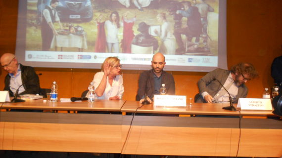 Salone internazionale del libro di Torino, Roberto Saviano tra “caso Palmesano” ed elezioni regionali in Campania: “La lotta alle mafie è uscita dall’agenda di governo”