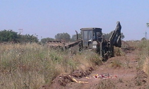 Rifiuti sotterrati: le ruspe della Forestale a lavoro nell’area ex Pozzi. La soddisfazione del Comitato per l’Agro caleno