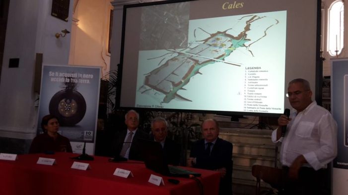 Antica Cales: procedono le operazioni di rimozione dei pneumatici. Intanto questa mattina la conferenza stampa illustrativa dell’intervento di pulizia dell’area calena