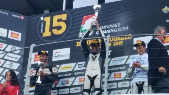 Luigi Montella vince sul circuito del Mugello nella categoria 125sp del Campionato Italiano Velocità