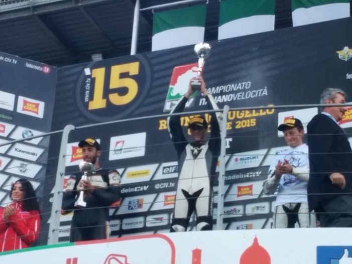 Luigi Montella vince sul circuito del Mugello nella categoria 125sp del Campionato Italiano Velocità