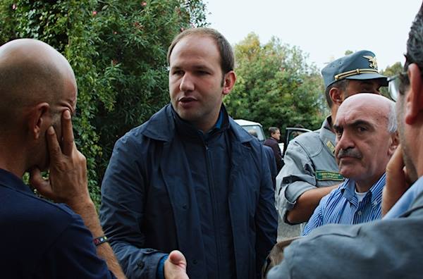 La commissione speciale regionale “Terra dei Fuochi” visita l’area ex Pozzi. Il governatore della Campania De Luca, la Picierno e Gennaro Oliviero, invece, evitano Calvi Risorta e fanno rotta su “Cioccolateano 2015”