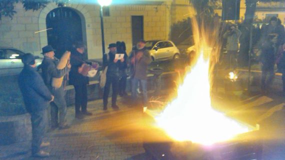 A Pastorano i fedeli e gli “Arianova” hanno onorato il falò acceso per Sant’Antonio Abate