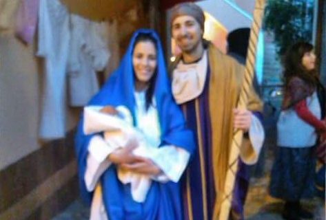 La pioggia non ferma il “presepe vivente” allestito nel centro cittadino di Pastorano