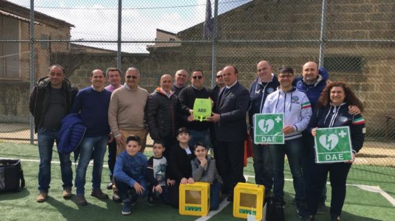 Pastorano, il sindaco Giovanni Diana consegna due defibrillatori in presenza degli “Angeli del Sorriso”