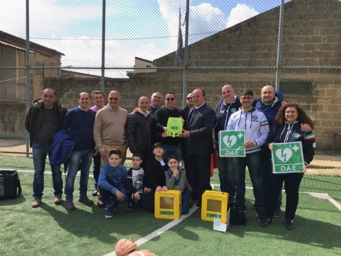 Pastorano, il sindaco Giovanni Diana consegna due defibrillatori in presenza degli “Angeli del Sorriso”