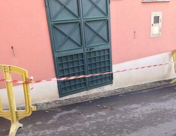 Pignataro Maggiore, la caduta di calcinacci in strada crea disagi in via Mannesi