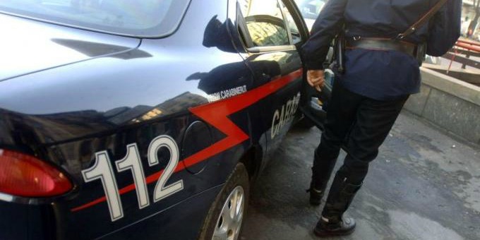 Violazione del regime di vigilanza speciale e vendita abusiva di merce contraffatta, tre napoletani denunciati dai carabinieri nel beneventano