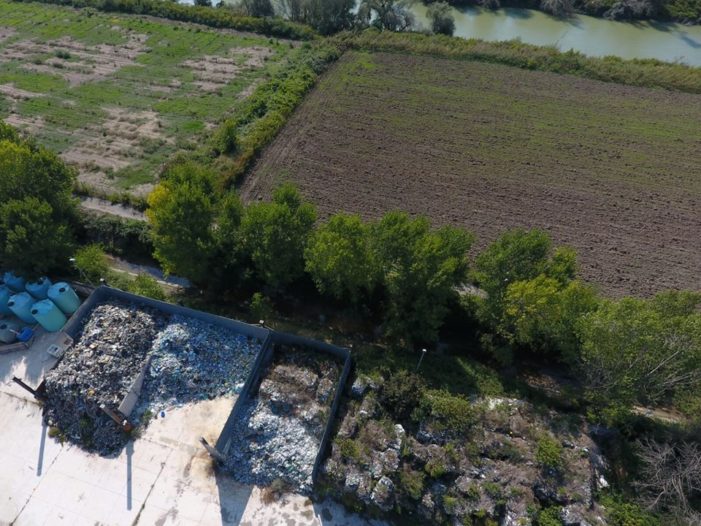 “Ilside srl”, la spazzatura bruciata è ormai ricoperta dalla vegetazione a poca distanza dal Volturno (Guarda le foto)