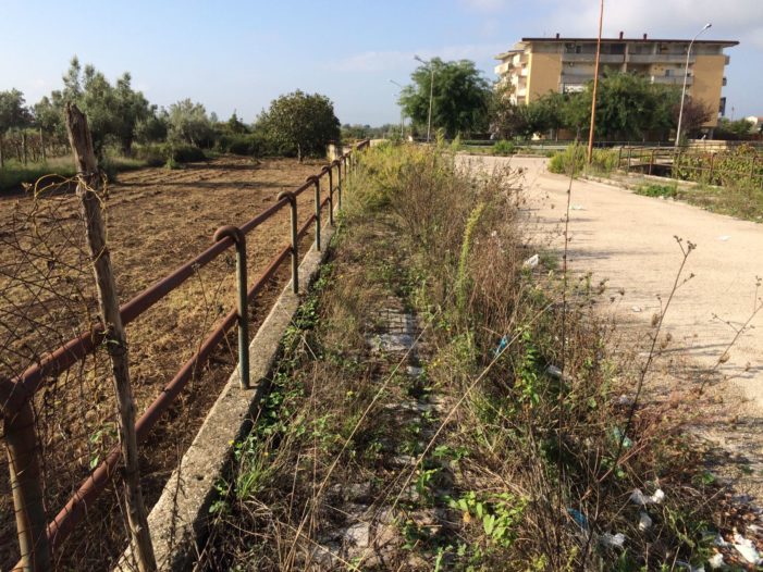 Un lettore segnala lo stato vergognoso in cui versa una delle traverse di via Iardino