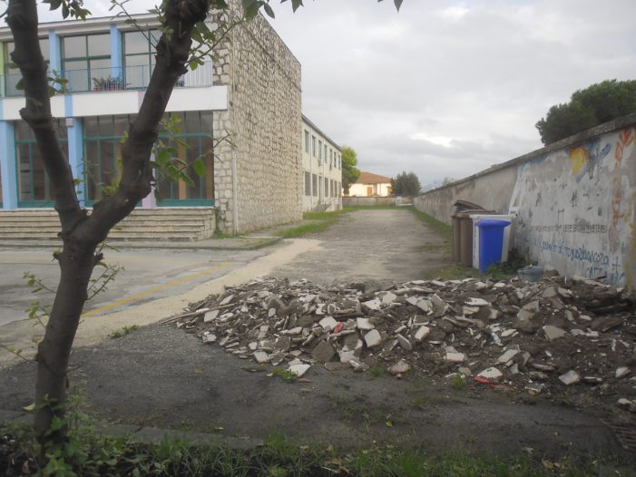 Un aggiornamento sulla grave vicenda degli scarti di materiali edili nel cortile della scuola media di Pignataro Maggiore: dopo il nostro articolo e le segnalazioni arrivate ai carabinieri e ai vigili urbani, la discarica è stata eliminata – che figuraccia per il magliocchismo