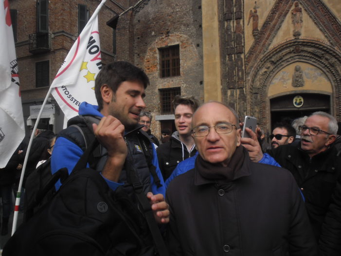 Quattro domande di Enzo Palmesano ad Alessandro Di Battista: intervista esclusiva al parlamentare del Movimento 5 Stelle sulla provincia di Caserta, la lotta alla camorra e sul referendum. “Il reddito di cittadinanza per battere le cosche, la povertà e il voto di scambio”