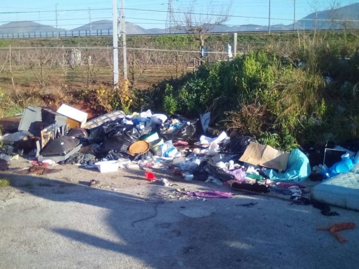 Ritrovata un’altra discarica di rifiuti smaltiti illegalmente sul territorio di Calvi Risorta. Questa volta è intervenuta la guardia ambientale nell’area della statale Appia