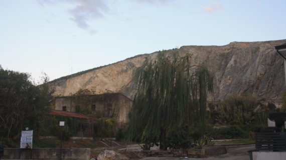 I 40 anni di storia della cava vitulatina che fu degli Statuto e che oggi è stata sequestrata dall’Antimafia ai Di Rauso, tra una paventata cementificazione ed un risanamento ambientale mai effettuato