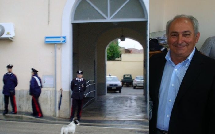 Il vicesindaco Antonio Catone, con una lettera spedita dal Carcere “Uccella”, ha rassegnato le dimissioni dagli incarichi comunali lasciando una “poltrona” vacante sia in Giunta che in Consiglio… trema la maggioranza del Sindaco Romano