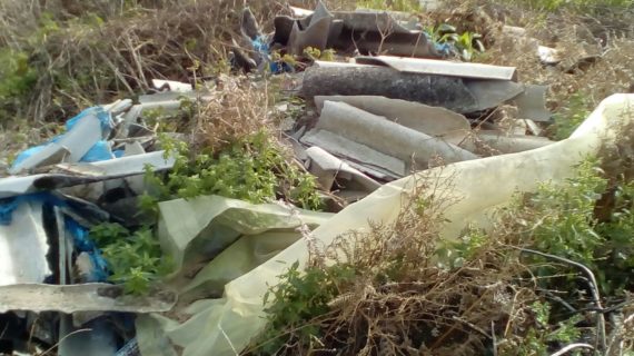 Trovata ancora una volta una discarica illegale con oggetti in amianto sul Rio Lanzi