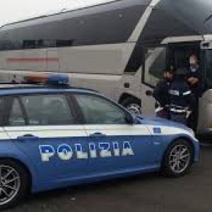 44enne napoletano minaccia agenti della polizia stradale: denunciato anche per resistenza a pubblico ufficiale