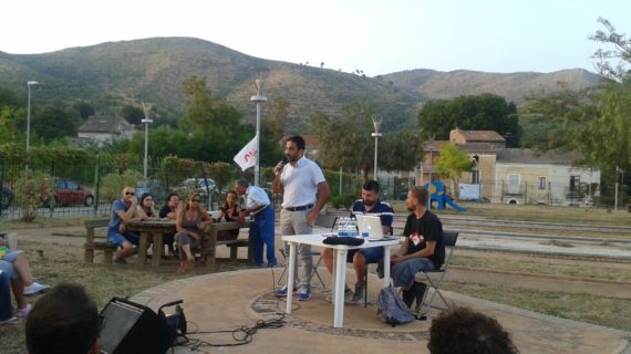 Crisi ambientale: professionisti, comitati, collettivi e semplici cittadini in prima linea per difendere il territorio. Realtà diverse a confronto nel corso del dibattito organizzato dal Comitato per l’Agro caleno