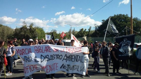 La marcia popolare ha attraversato l’Agro caleno al grido: “Basta disastri e via alle bonifiche”. Significativa la partecipazione al corteo organizzato dai comitati locali