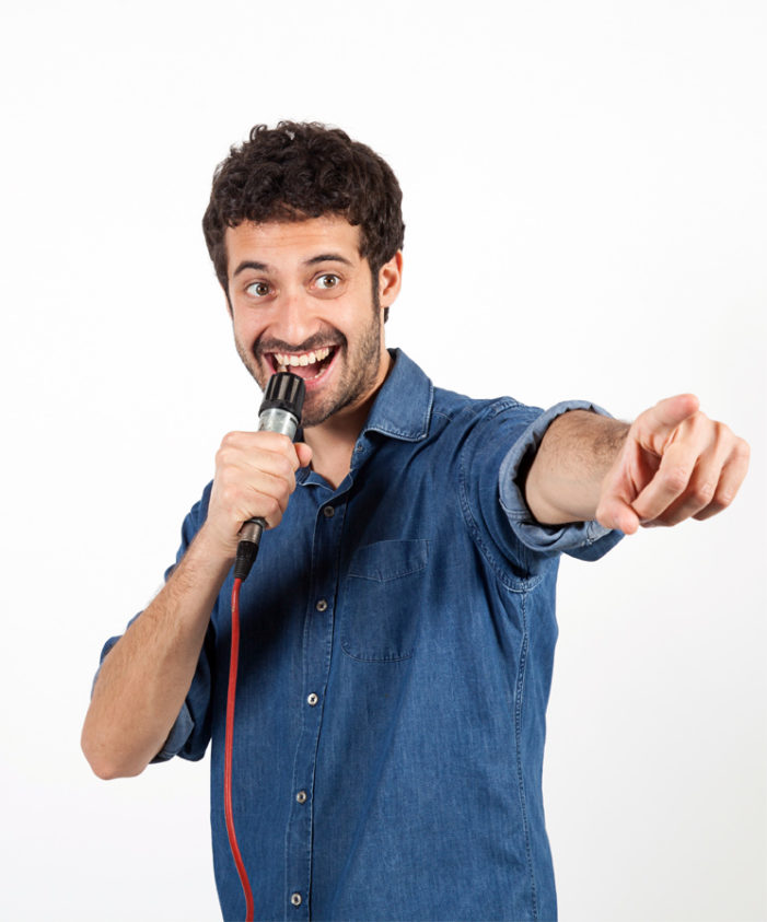 Domenica 4 febbraio, esclusiva: al via la rassegna di satira e nuova comicità “Stand Up Comedy Live in Napoli