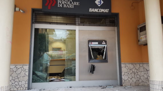 Furto con esplosivo alla Banca Popolare di Bari, sventrata la filiale vitulatina e residenti svegliati dal grosso boato