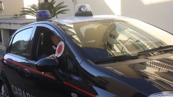 Irruzione nella casa di un pregiudicato bellonese: arrestato in flagranza di reato per detenzione abusiva di armi da fuoco e munizioni, ricettazione  e detenzione ai fini di spaccio di sostanze stupefacenti