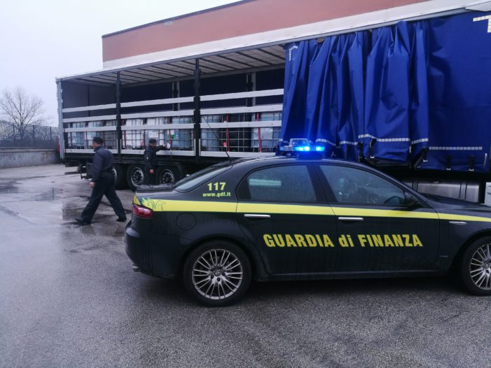 La Guardia di Finanza sequestra 2 autotreni con a bordo 45 tonnellate di gasolio per autotrazione di contrabbando e denuncia due autisti ucraini