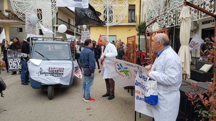 Ilside: una grande mobilitazione per chiedere la bonifica del sito in località Ferranzano. Alla manifestazione hanno partecipato più di 800 persone (guarda le foto)