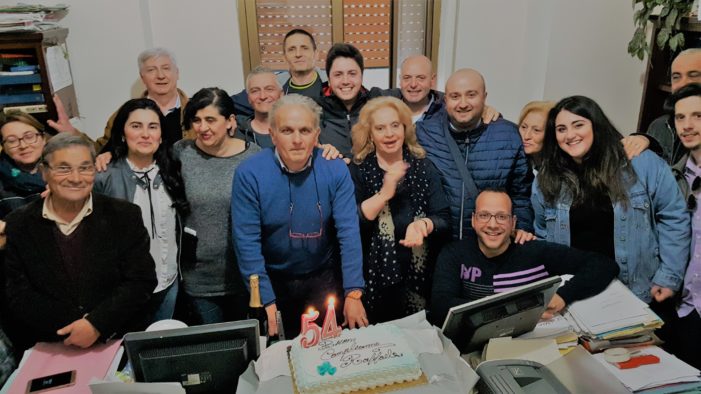 Festa di compleanno “improvvisata” per l’avvocato Raffaele Russo con la “sorpresa” della signora Giovanna Del Monte. Ad un passo dalla stesura del “patto politico” tra i due politici vitulatini