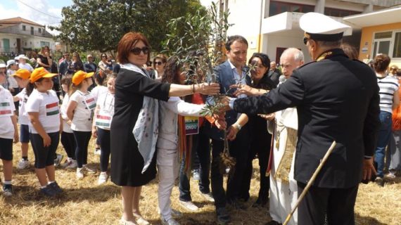 A Calvi Risorta la “Fiaccola della PACE” pianta il secondo Albero della Pace