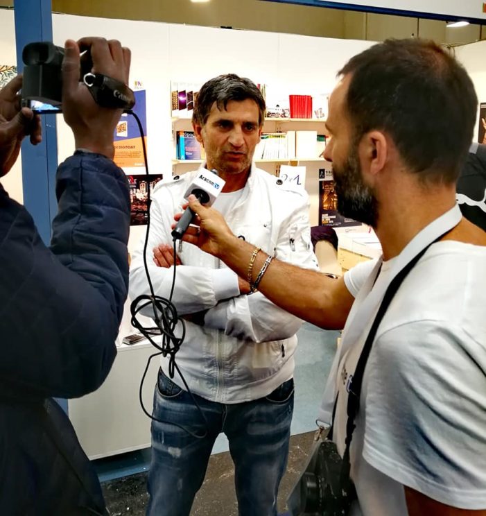 Grande successo per Angelo Iannelli al Salone del libro di Torino. Il “Professor Pulcinella” conquista vip , ed esperti del settore