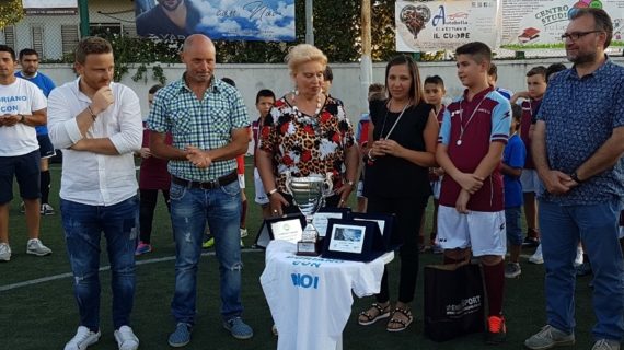 Grande successo per il Primo Memorial di calcetto “Doriano con Noi” organizzato dall’Associazione “Sport & Vitulazio” presso il Centro Sportivo Comunale di via Iardino (Guarda il nostro servizio video-fotografico)