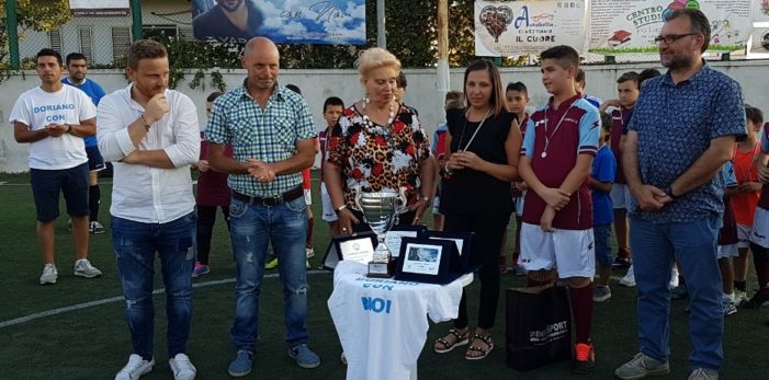 Grande successo per il Primo Memorial di calcetto “Doriano con Noi” organizzato dall’Associazione “Sport & Vitulazio” presso il Centro Sportivo Comunale di via Iardino (Guarda il nostro servizio video-fotografico)