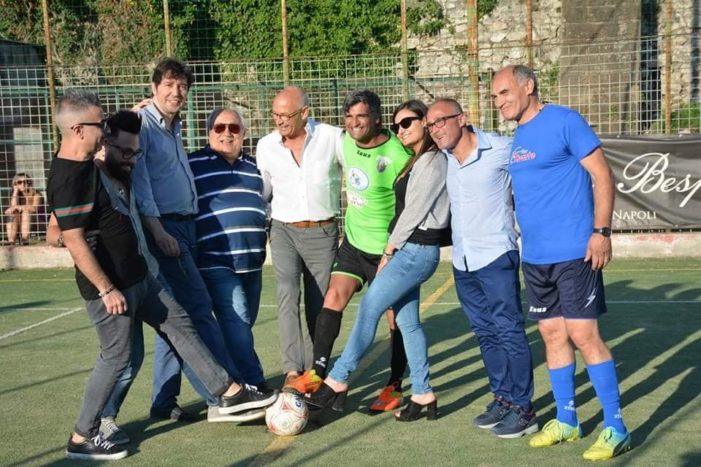 Visciano successo per la III Edizione del Social Day in onore di  Padre Arturo D’onofrio .Alla partita del cuore presenti tantissimi artisti e sportivi